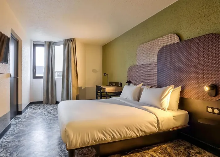 Hotel Paris Porte De 3*
