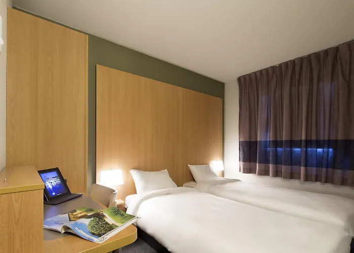 Hotel Paris Porte De 3*