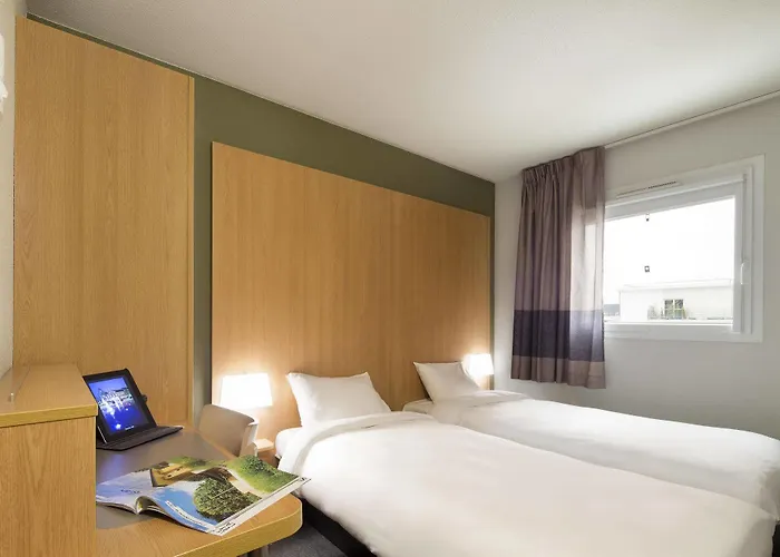 Hotel Paris Porte De 3*
